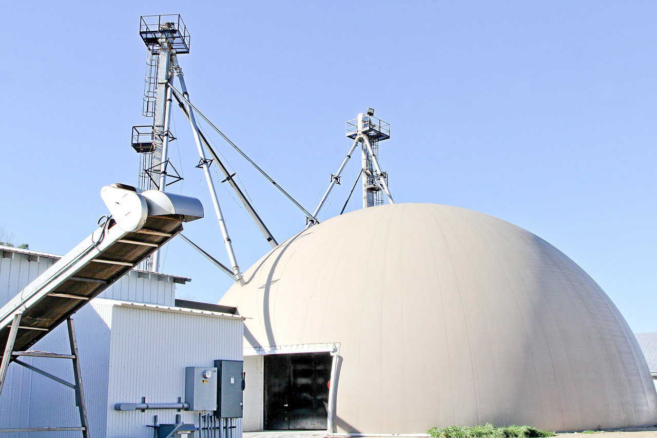 In this side view of the dome, the two elevators can be seen in the background.