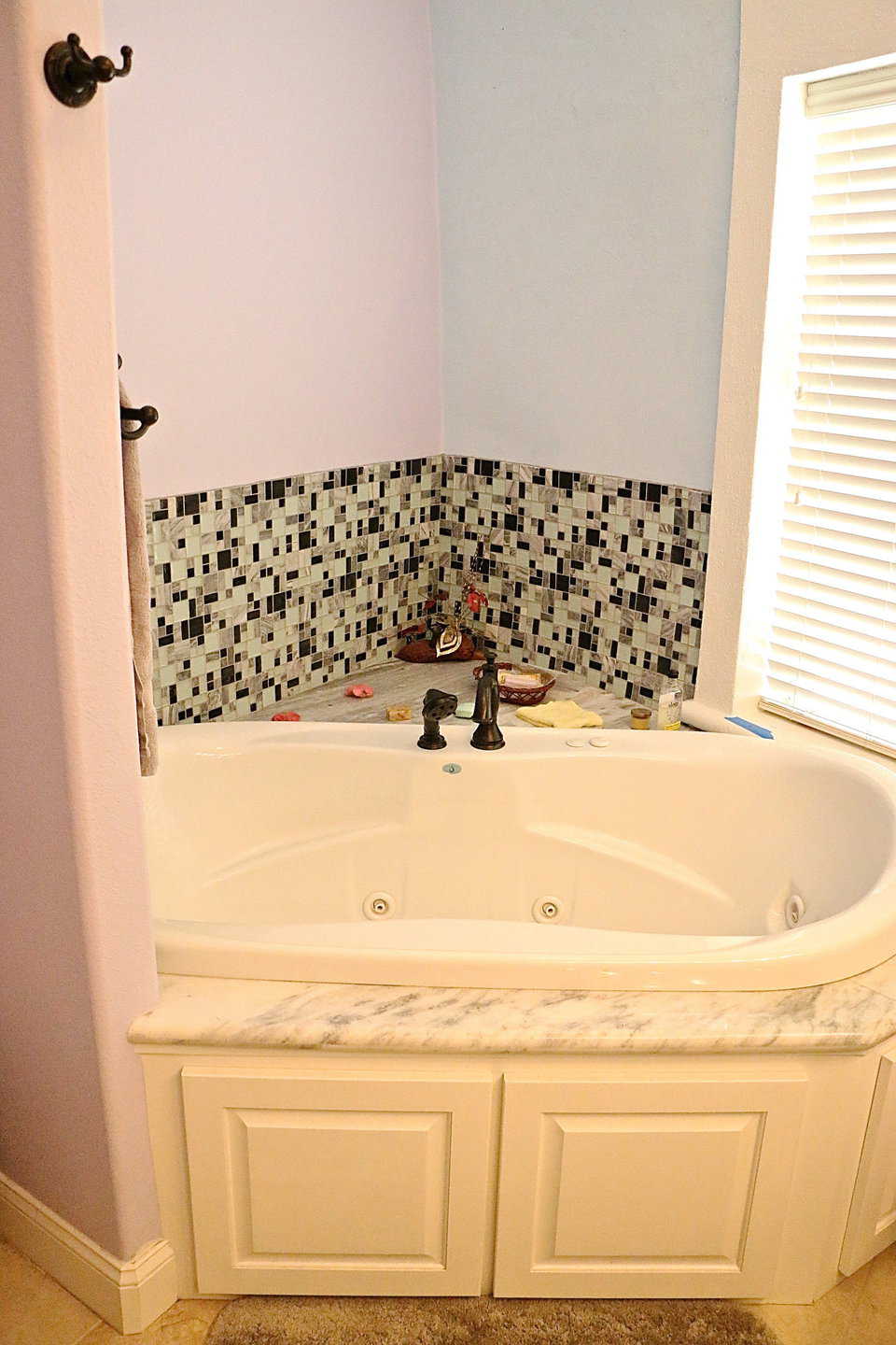 Some creativity is needed when building a Monolithic Dome and the Whiteacre family found ways to use the curved walls of their Monolithic Dome Home to their advantage. Here, an angled jacuzzi tub makes the most of small corner space within a downstairs bathroom.