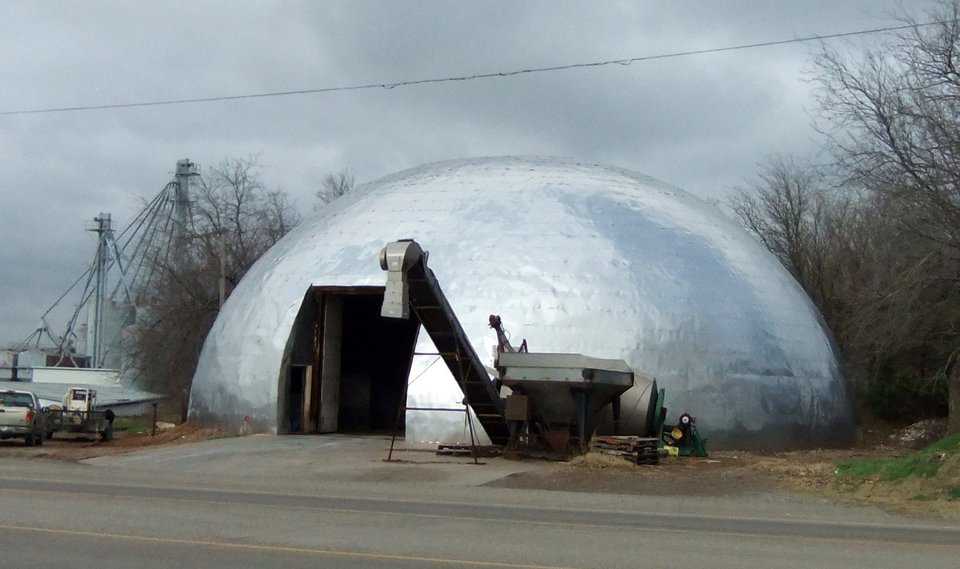 Stainless steel cladding renews the storage for another 50 to 100 years.