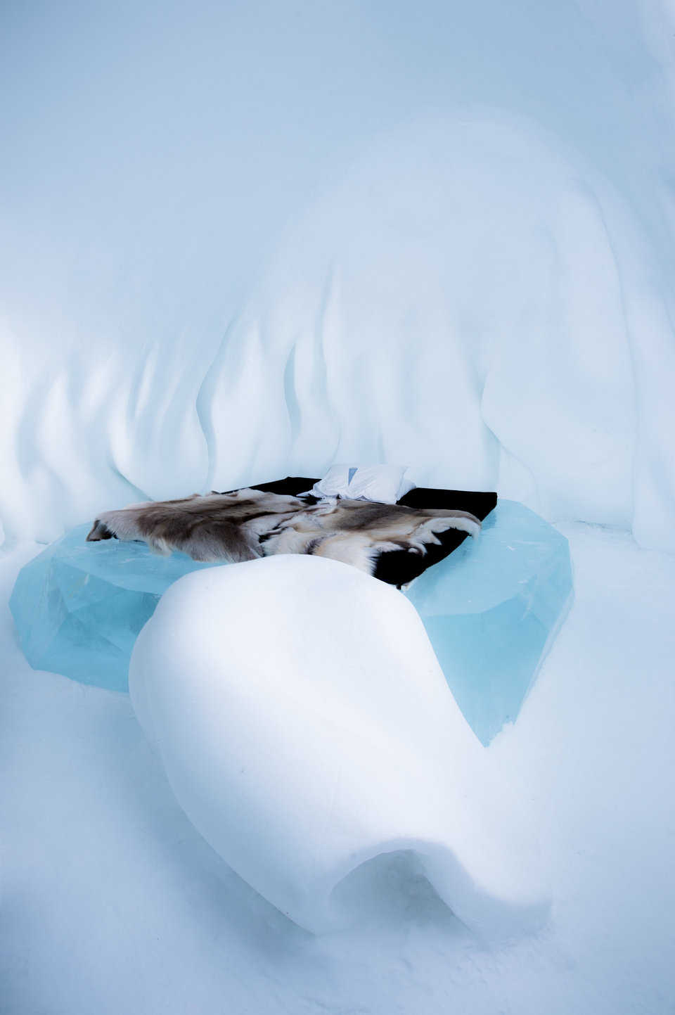 “Hibernate” by Wouter Biegelaar & Viktor Tsarski.