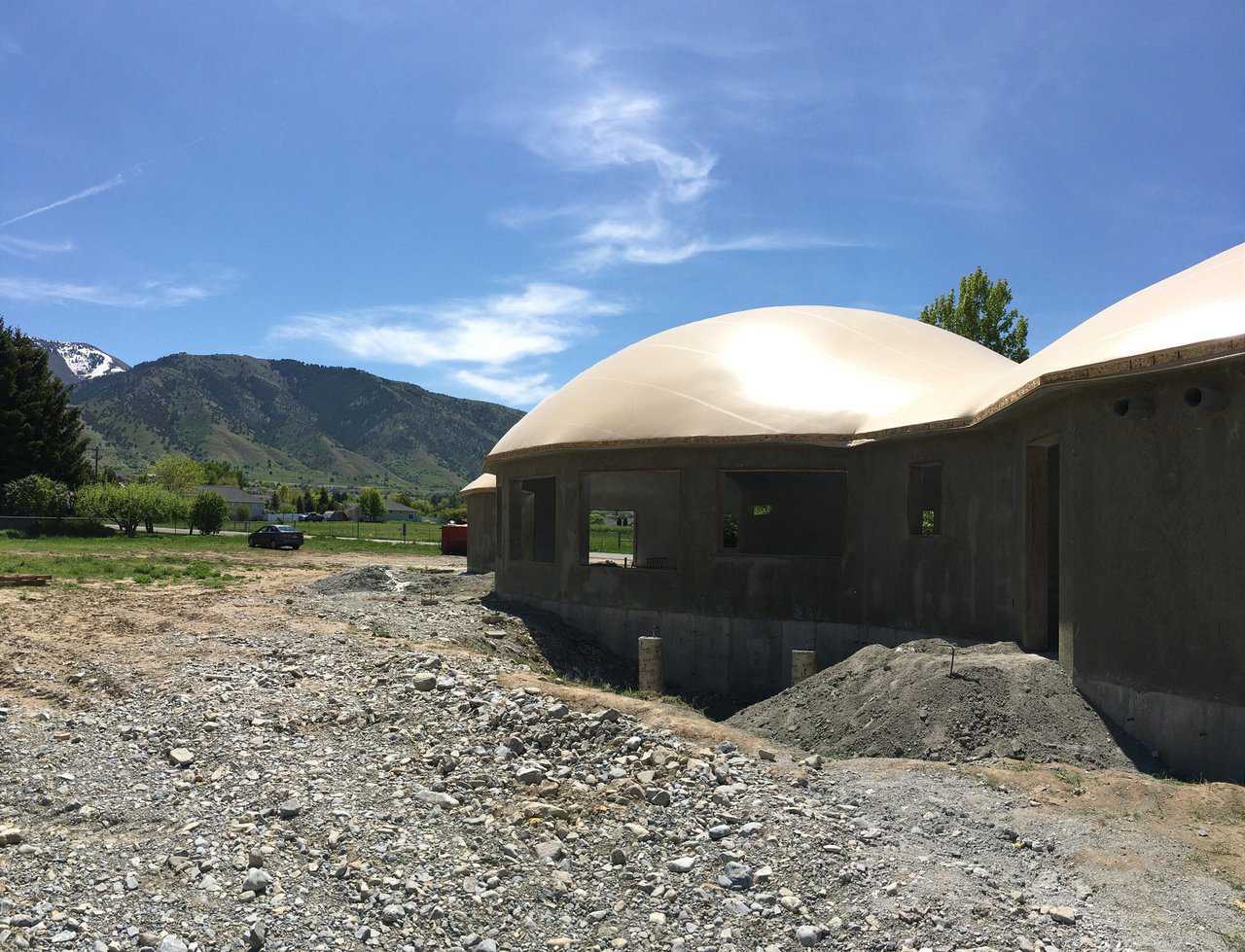 The back yard will have a covered porch and a view of the mountains to the east.