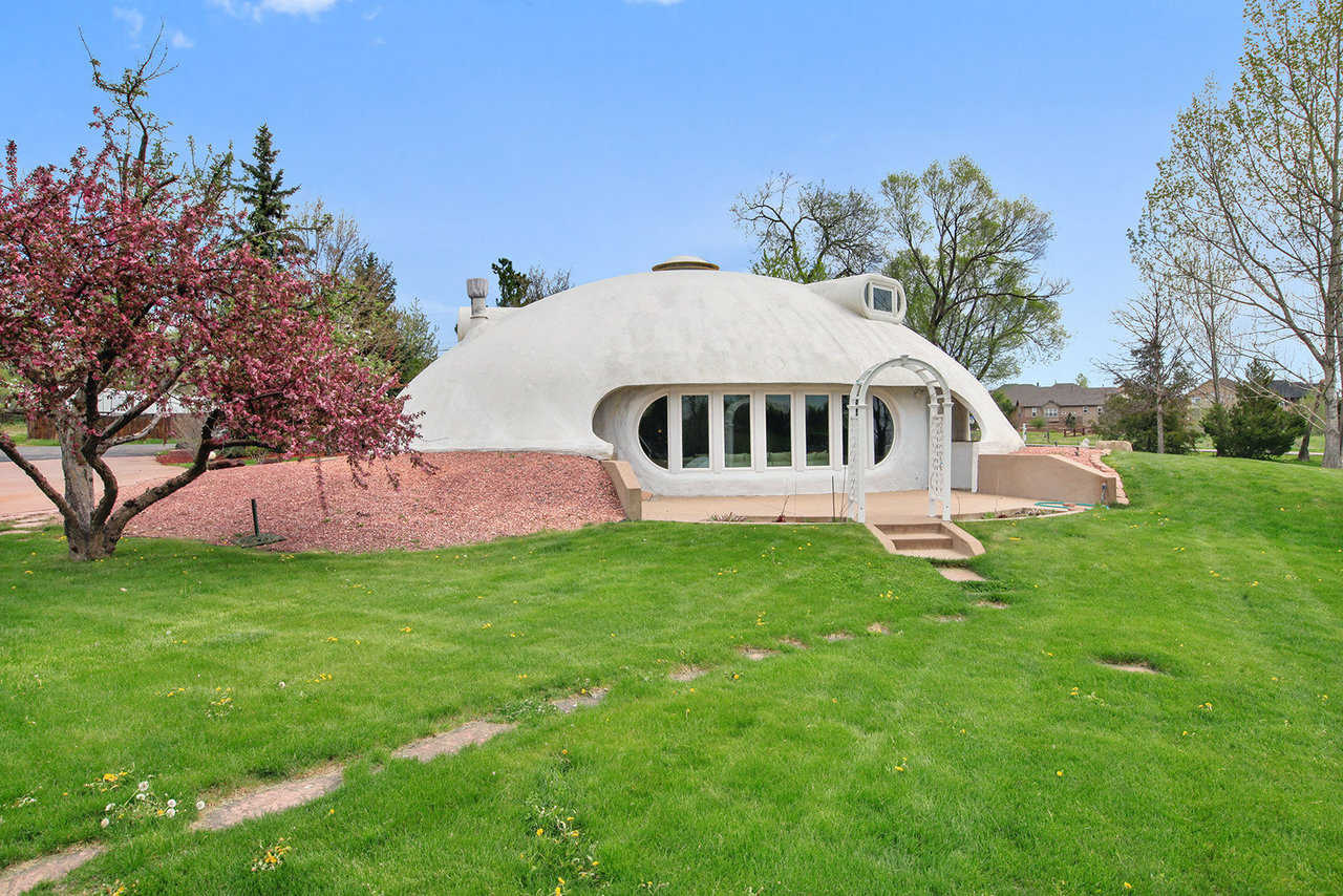 A pioneering monolithicstyle dome home for sale in Colorado [SOLD