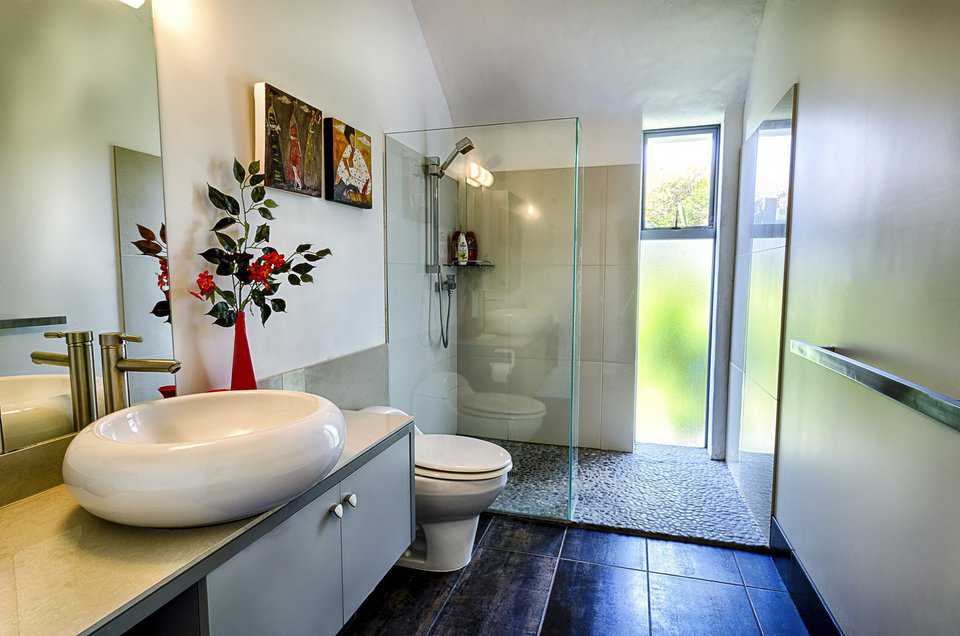 2nd bathroom