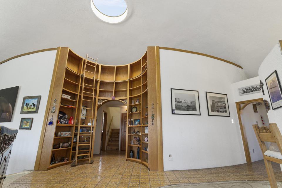 Curved bookcase