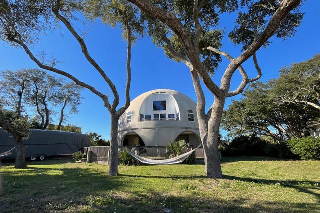 Exterior of Pensacola, Florida, beach house.